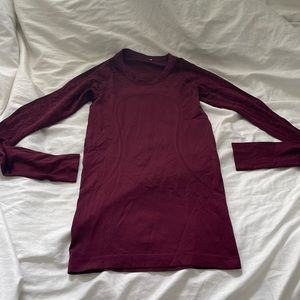 Never worn Lululemon long sleeve swiftly tech, marron color, size 2